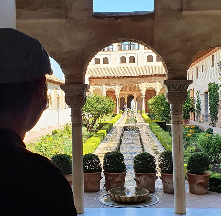 Guía oficial en una visita guiada a la Alhambra de Granada