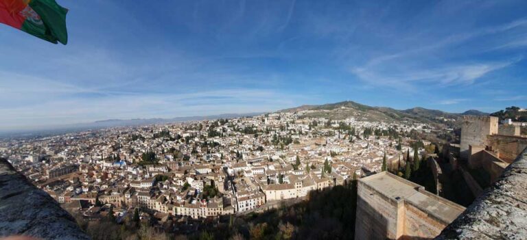 Vista del Albaicín desde la Torre de la Vela de la Alcazaba de la Alhambra