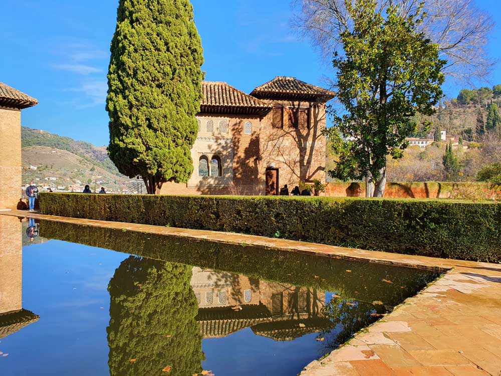 Alberca y oratorio del Partal de la Alhambra