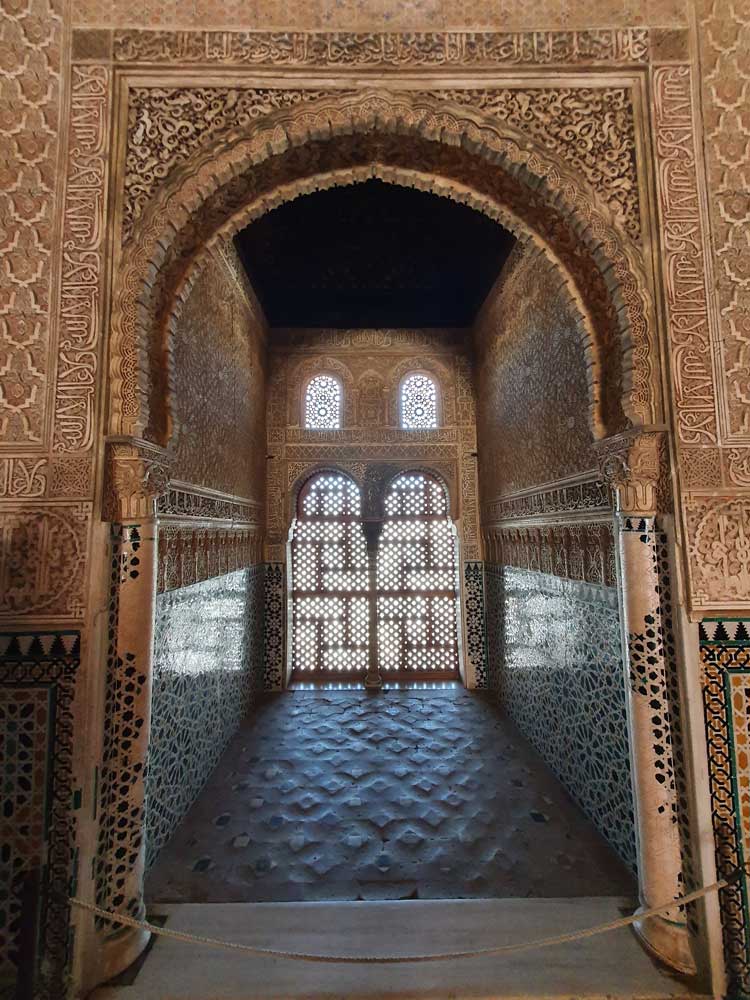 Alcoba del Salón de los Embajadores en el Palacio de Comares de la Alhambra
