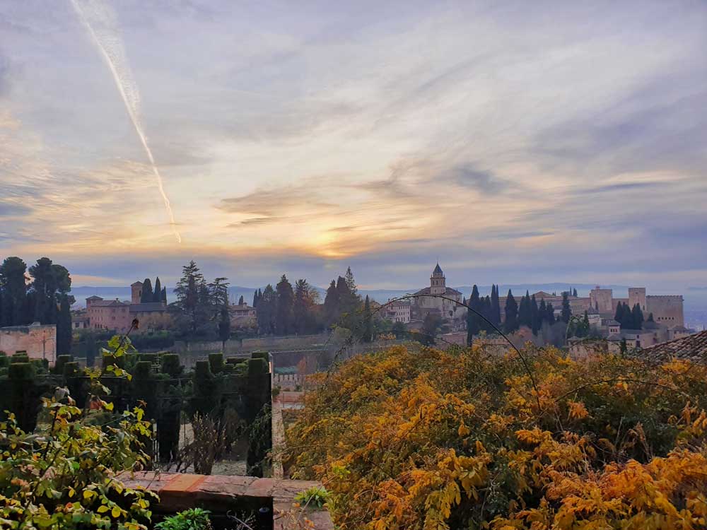 Imagen de la Alhambra desde lo alto del Generalife