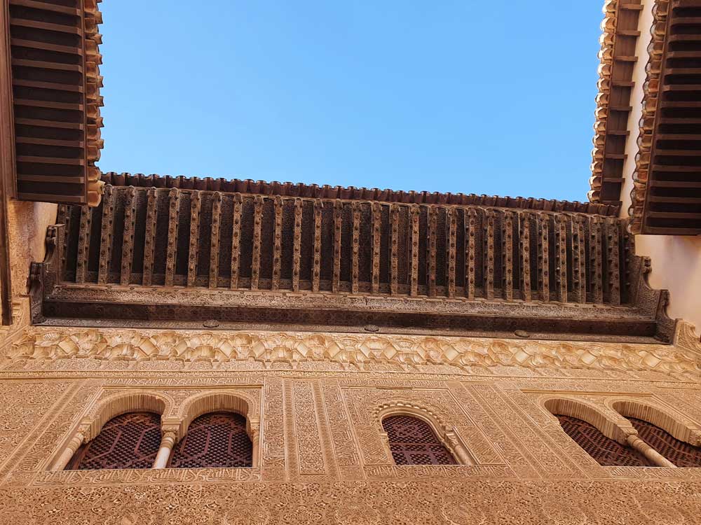 Cornisa de la Fachada de Comares en los Palacios Nazaríes de la Alhambra