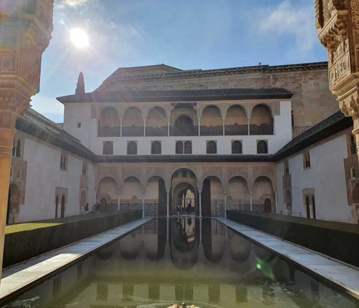 Fotografía del Patio de los Arrayanes en la Alhambra de Granada