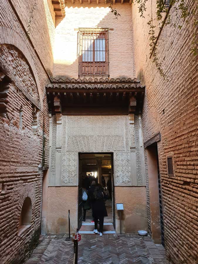 Entrada al Palacio del Mexuar en la Alhambra