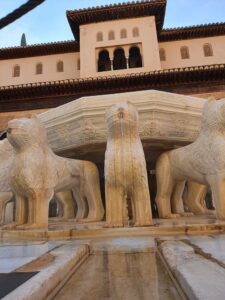 Imagen de la Fuente de los Leones de la Alhambra de Granada