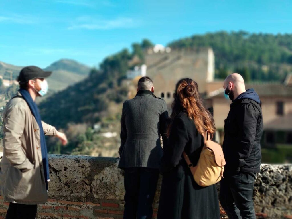 Visita guiada a la Alhambra con guía oficial