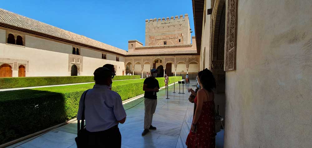 Visita guiada en el Patio de los Arrayanes de la Alhambra
