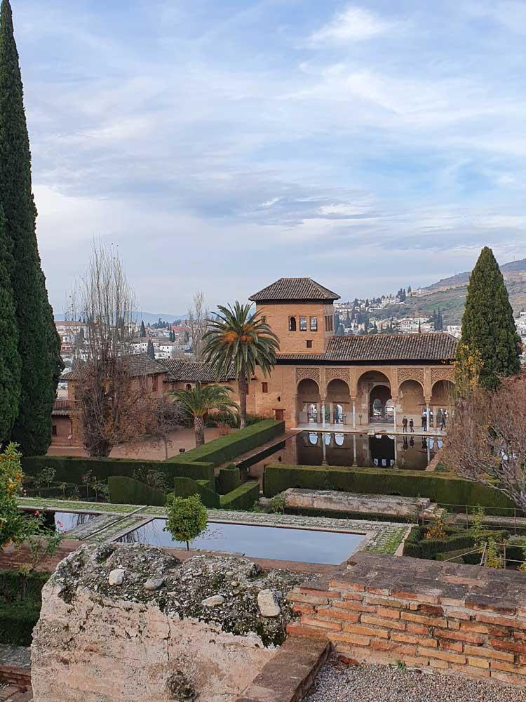 Perspectiva de los Jardines y el Palacio del Partal en la Alhambra