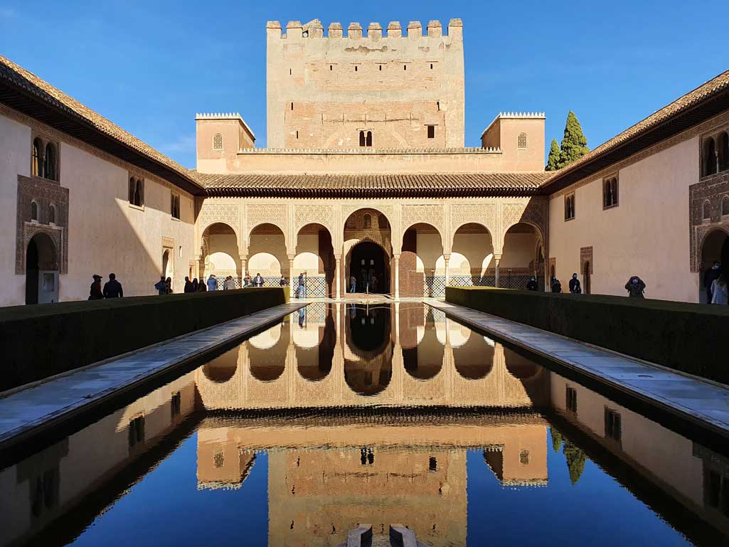 Patio de los Arrayanes de la Alhambra de Granada