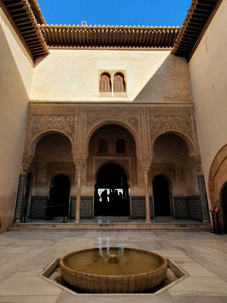 Patio y Cuarto Dorado del Mexuar de la Alhambra
