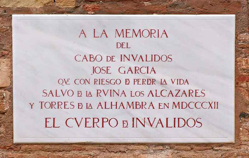Placa conmemorativa en la Alhambra al cabo de Invalidos José García