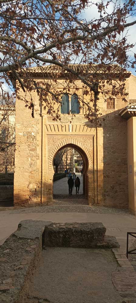 Puerta del Vino en la Alhambra de Granada
