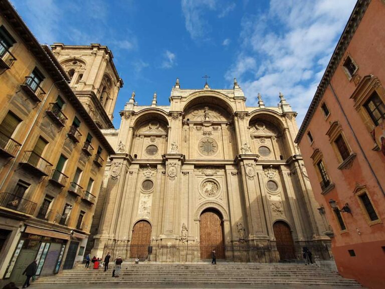 Torre y catedral de Granada desde Plaza de las Pasiegas