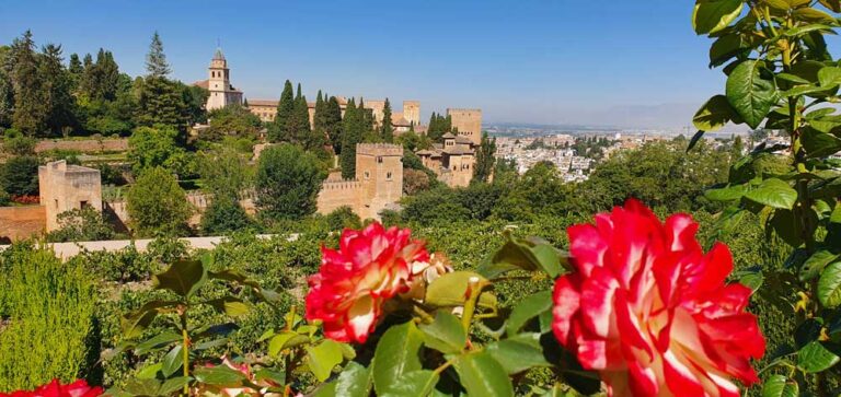 Vista de la Alhambra desde los Jardines del Generalife